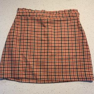 Orange/tan Mini skirt. NWT. Size L.